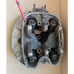 Culasse d'Occasion BSA A65 Thunderbolt Mono-Carbu avec Cache Culbuteur et Pipe d'Admission